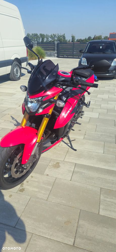 Suzuki GSX - 2