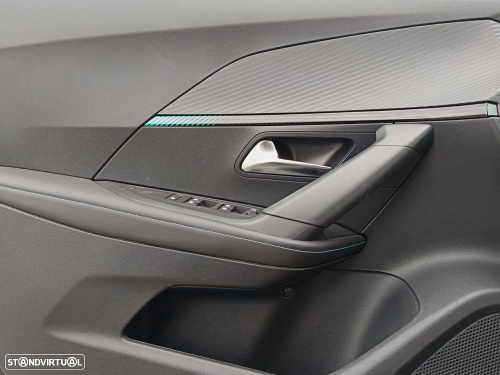 Peugeot 2008 1.5 BlueHDi Allure Pack EAT8 - 32