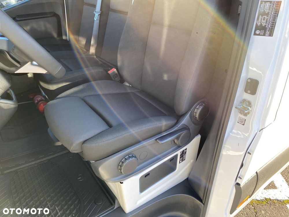 Mercedes-Benz eSprinter - 12