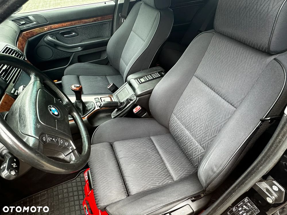 BMW Seria 5 540i - 33
