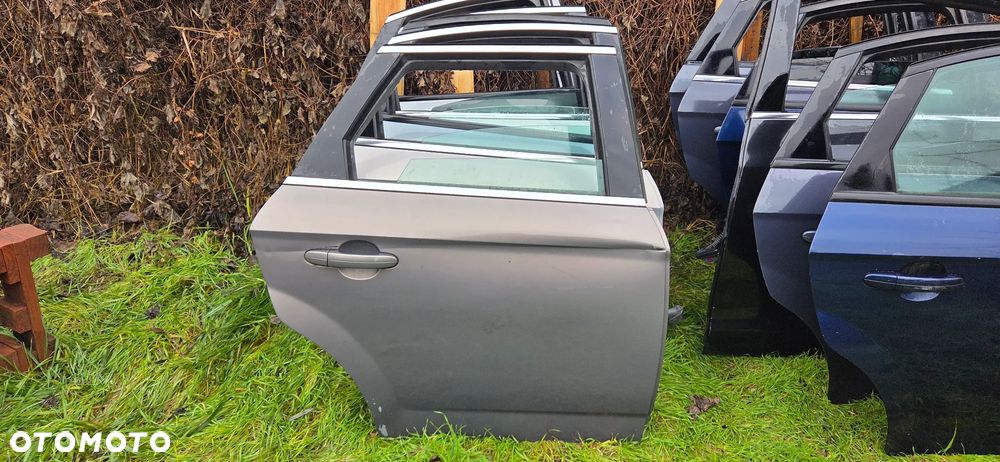 Drzwi kompletne tylne prawe Ford Mondeo Mk4 kombi BA - 1