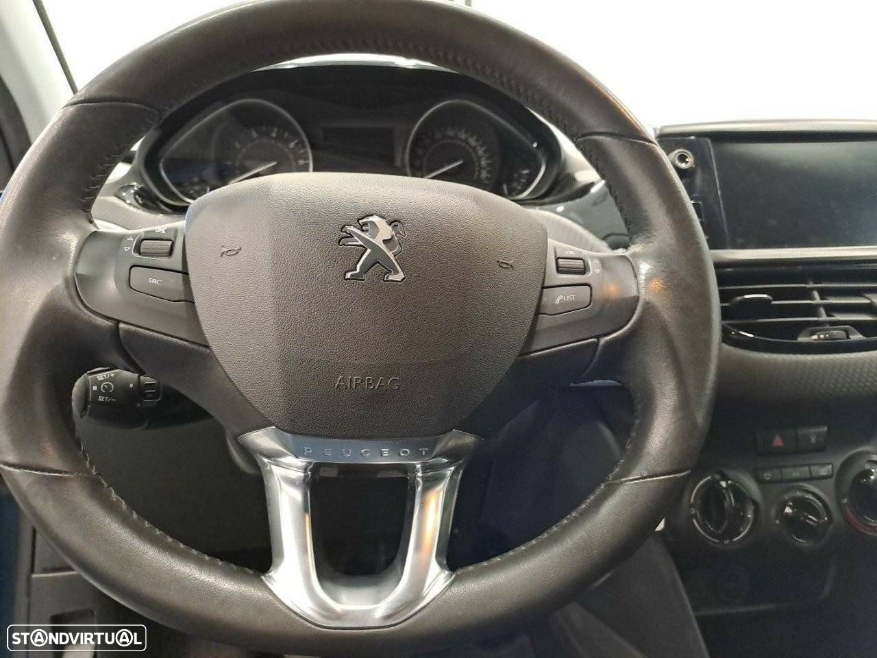 Peugeot 2008 1.2 PureTech Style - 12