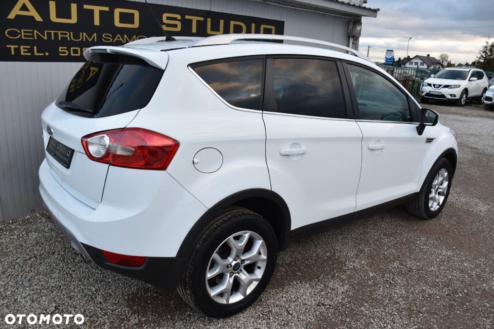 Ford Kuga 2.0 TDCi 2x4 Titanium - 40
