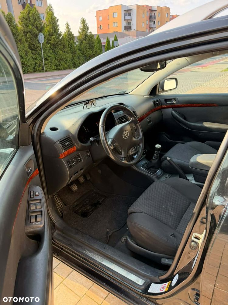Toyota Avensis - 10