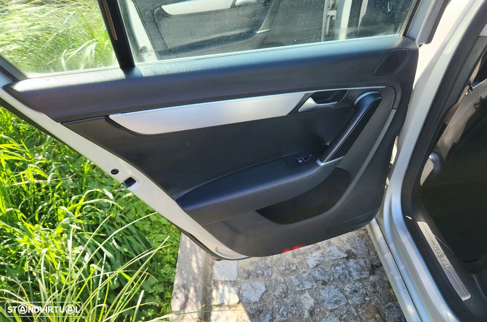 VW Passat 2.0 TDI Highline - 17