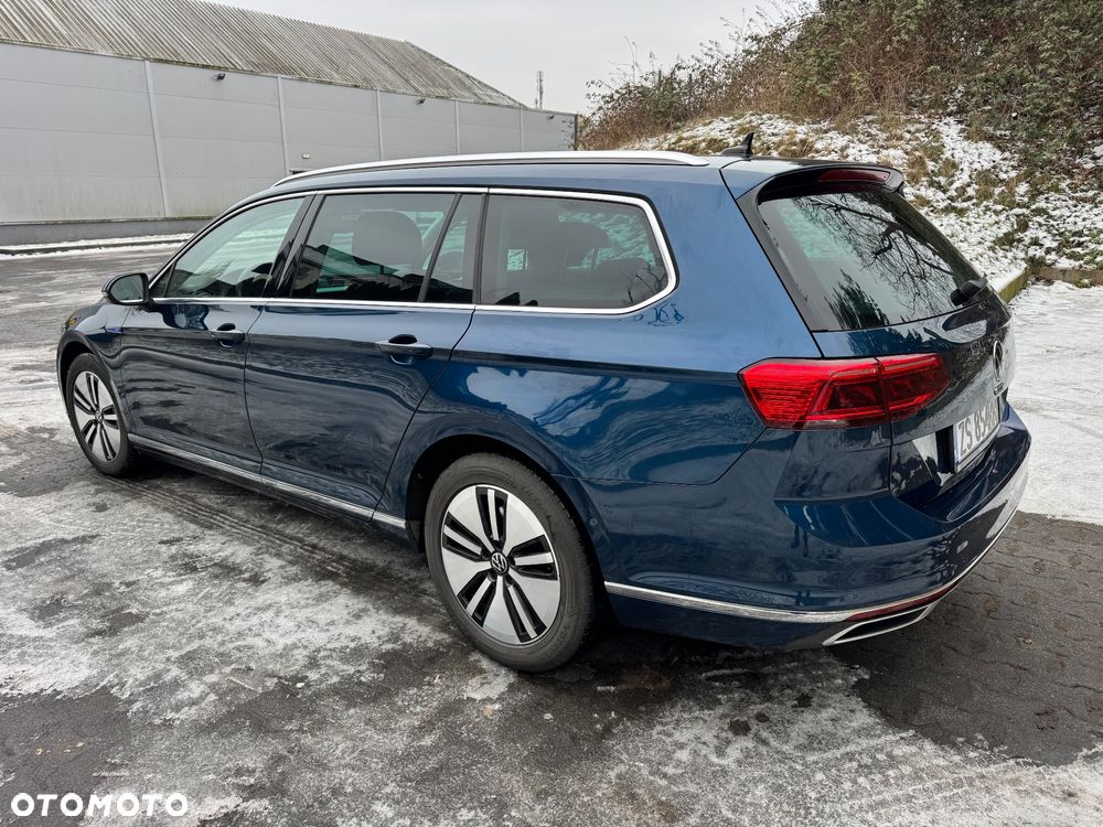 Volkswagen Passat - 8