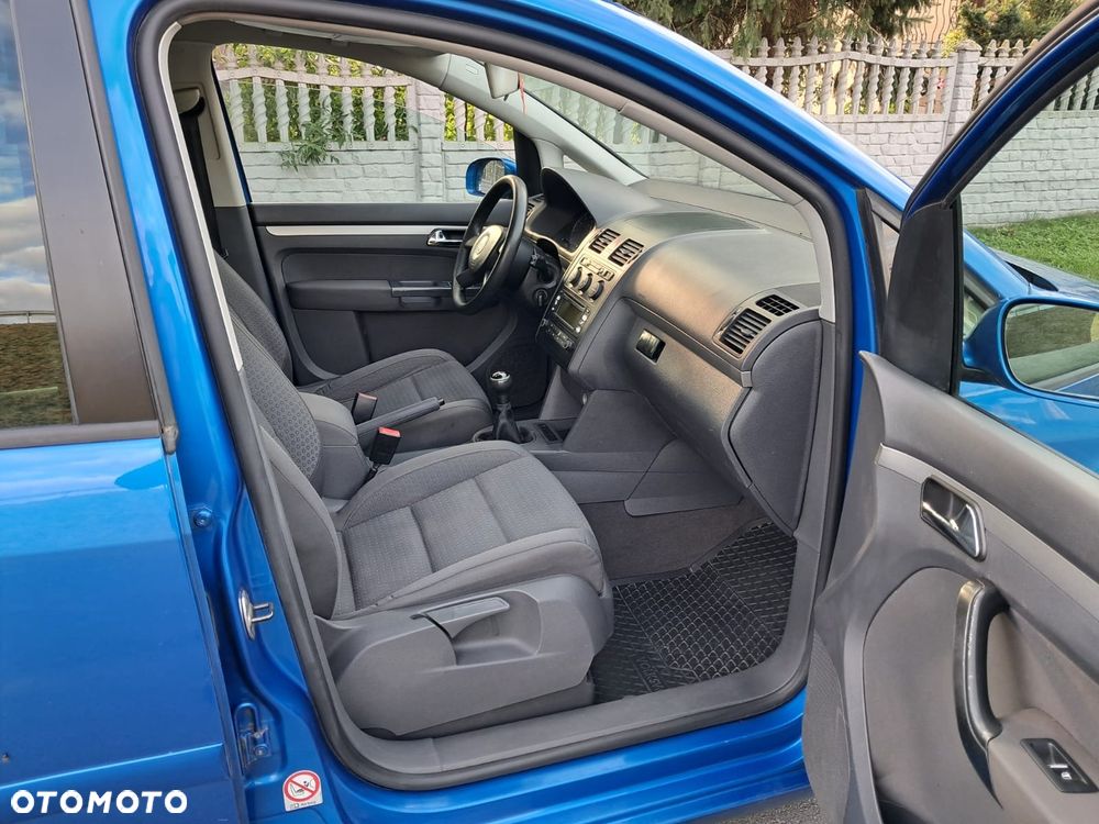Volkswagen Touran 1.6 FSI Basis - 11