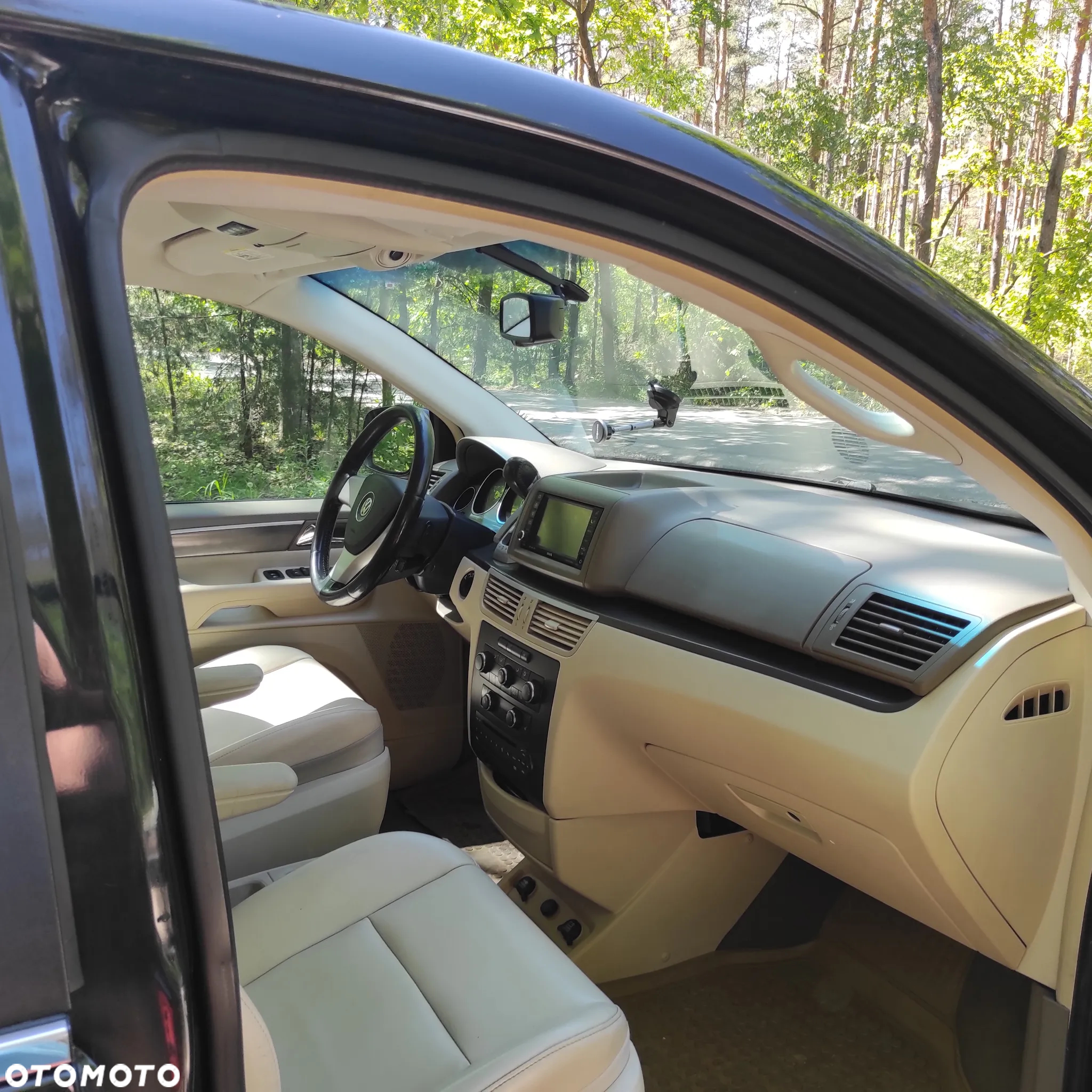 Volkswagen Routan - 9