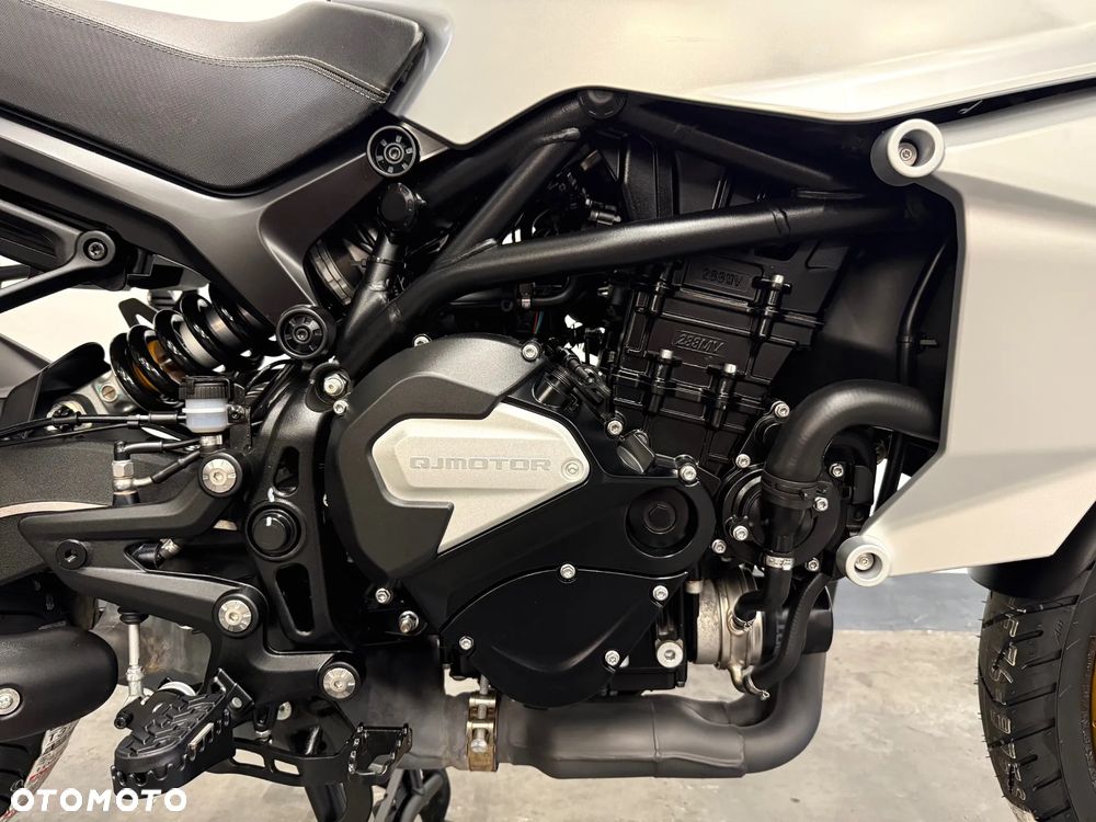 QJMOTOR SRT 800SX - 20