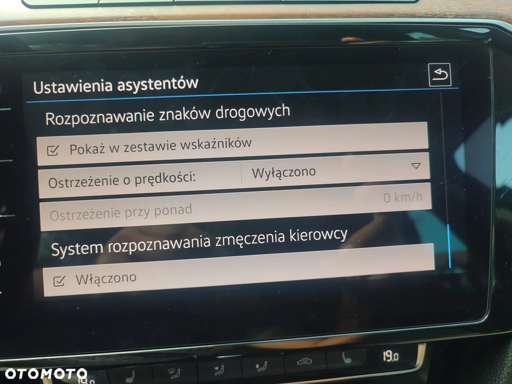 Volkswagen Passat 2.0 TDI SCR DSG Comfortline - 23