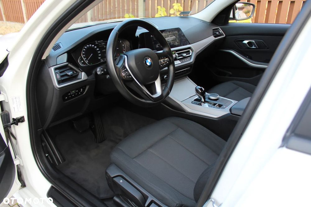 BMW Seria 3 318i Advantage sport - 19