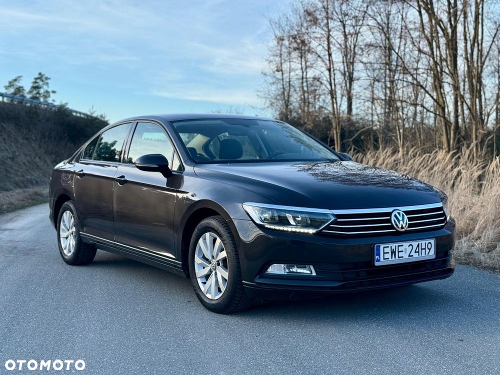 Volkswagen Passat - 1