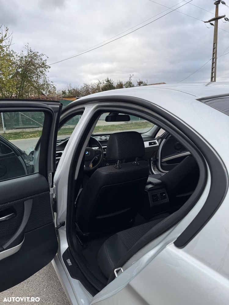 BMW Seria 3 320i Aut. - 4