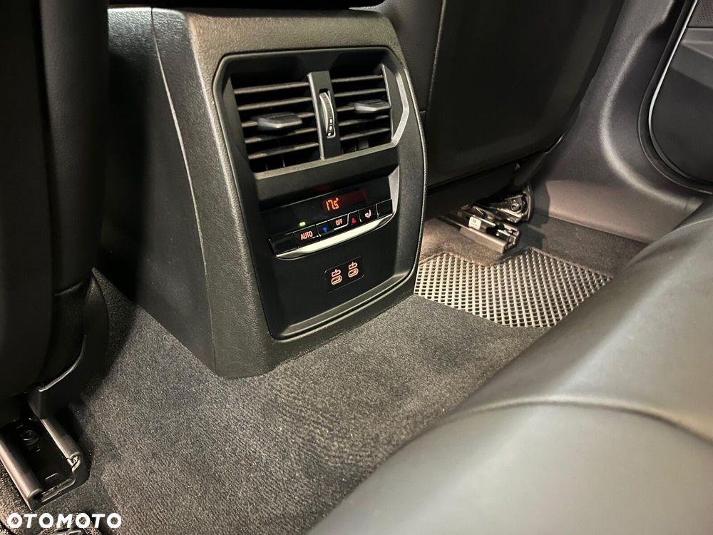 BMW Seria 3 320d xDrive mHEV M Sport sport - 33