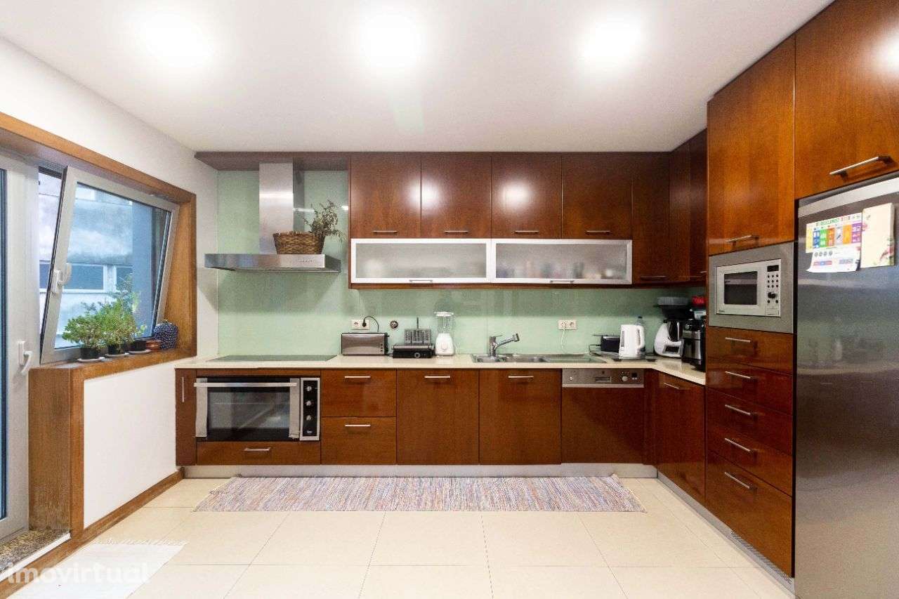 Exclusiva Moradia T8+2, grande jardim, terraços e elevador panorâmico - Grande imagem: 4/53