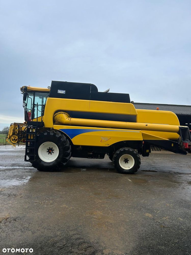 New Holland CSX 7070 - 7