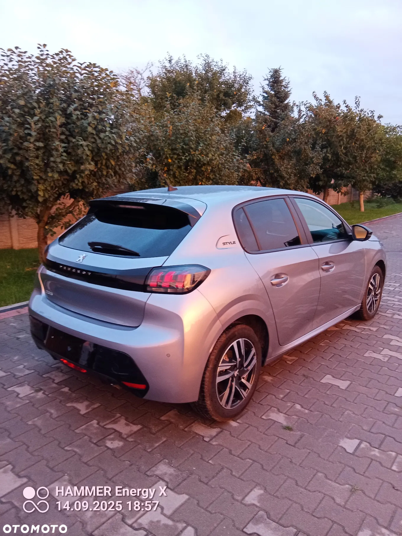Peugeot 208 PureTech 100 EAT8 Active - 4