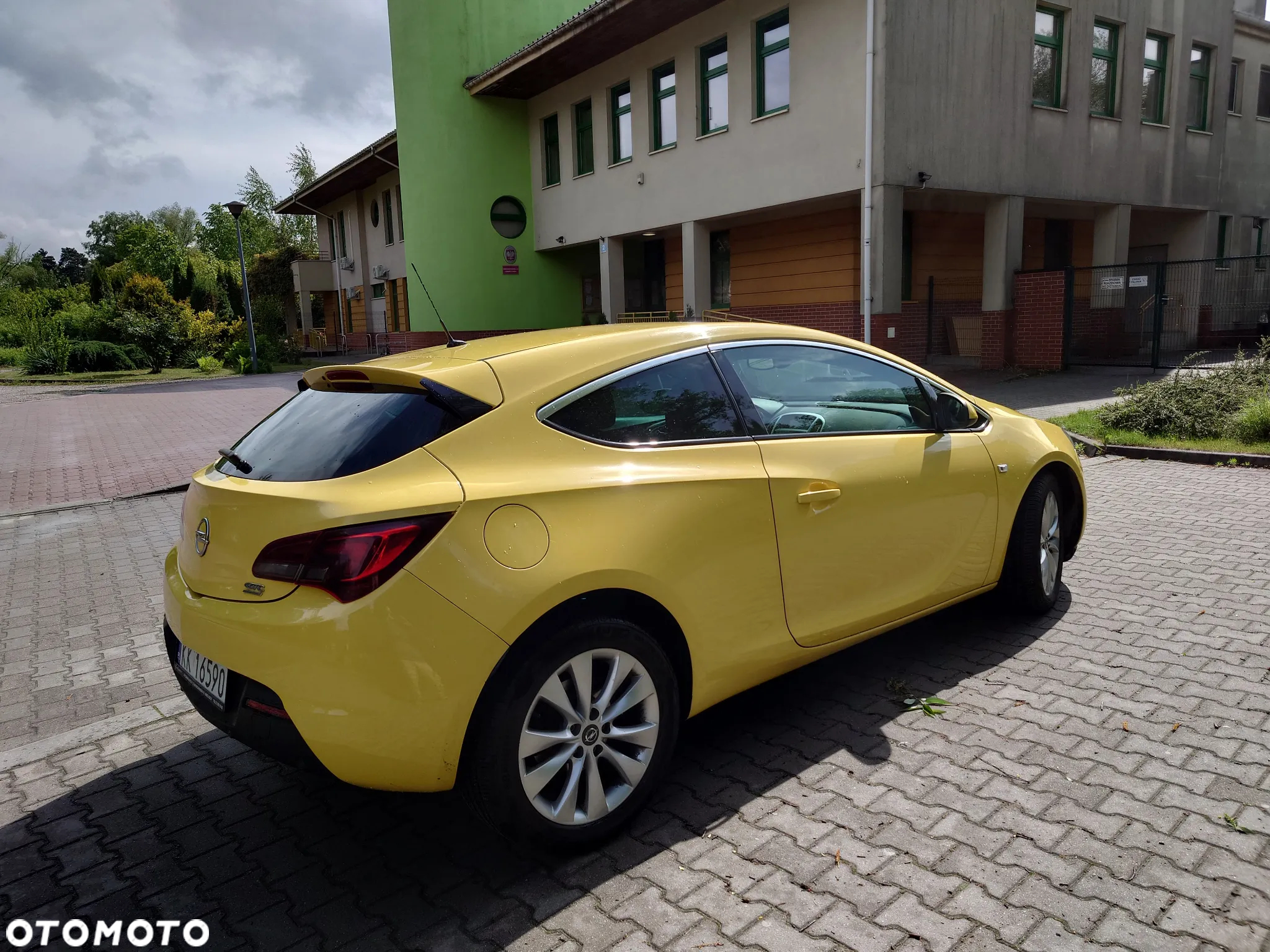 Opel Astra GTC 1.6 Turbo Edition - 4