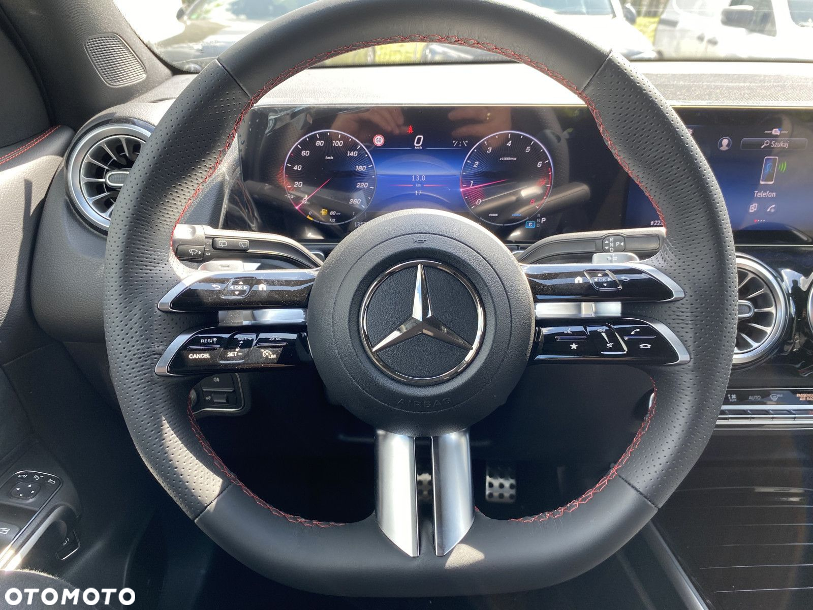 Mercedes-Benz GLB - 10