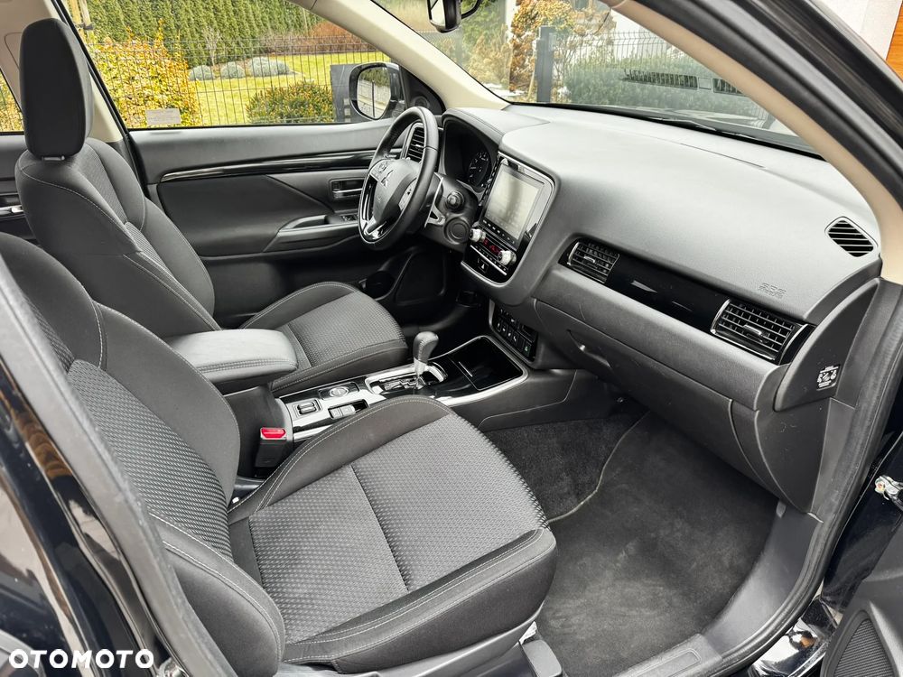 Mitsubishi Outlander 2.0 Instyle Navi 4WD CVT - 10