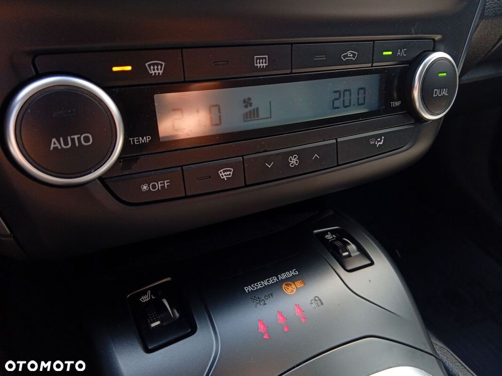 Toyota Avensis - 17