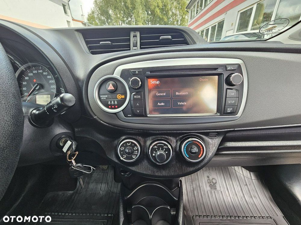 Toyota Yaris - 24