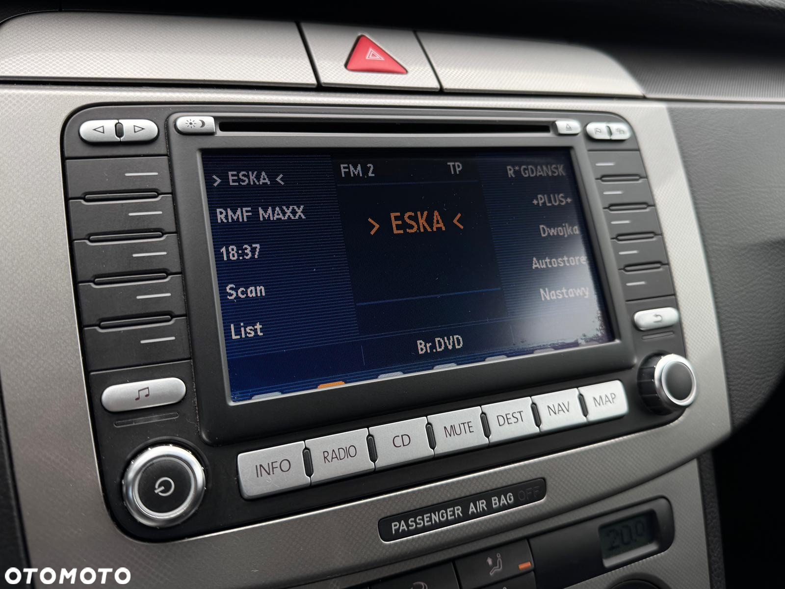 Volkswagen Passat 2.0 TDI Comfortline - 28
