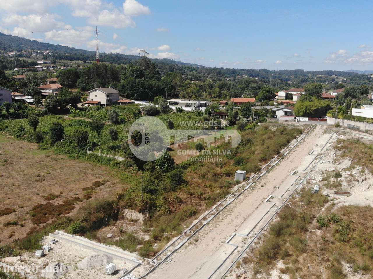 Lote de 224 m2 para Construção de Moradia em Banda com Vista Rio - Grande imagem: 3/20