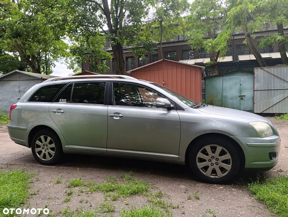 Toyota Avensis 1.8 VVT-i Combi - 2