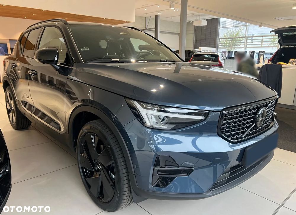 Volvo XC 40 B4 B DKG Ultra Black Edition - 1