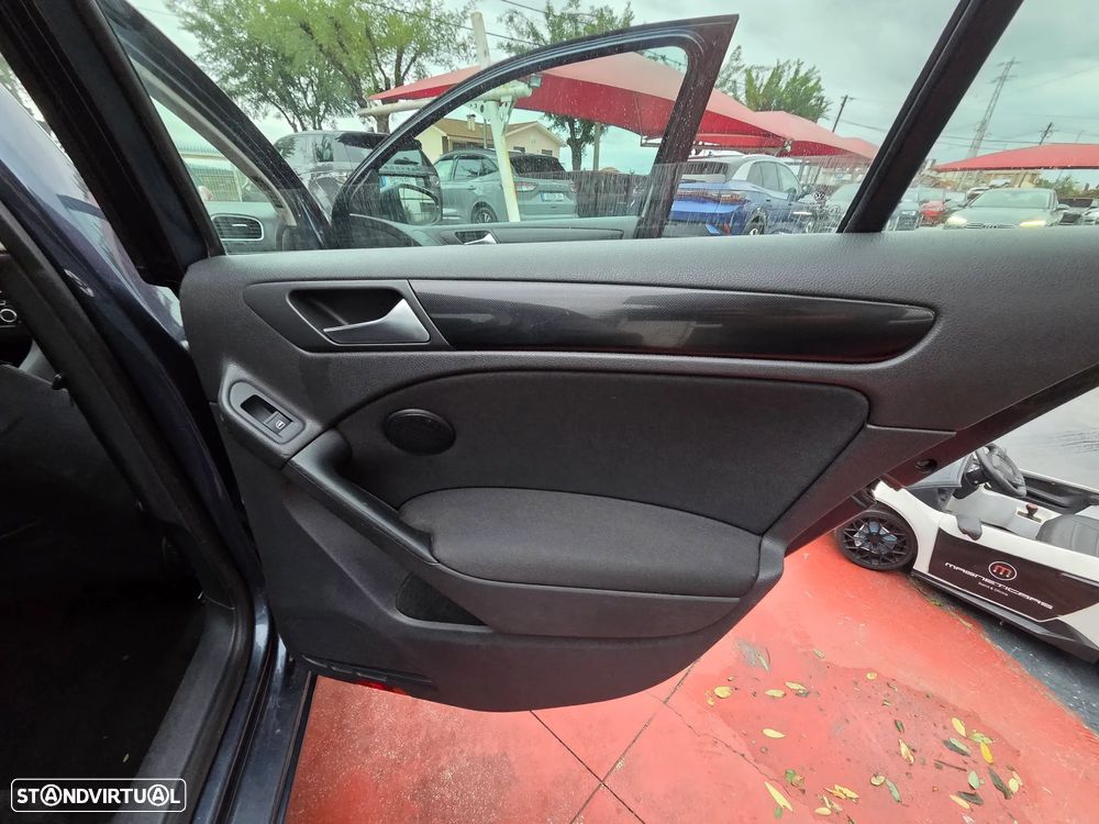 VW Golf 2.0 TDi Confortline - 9
