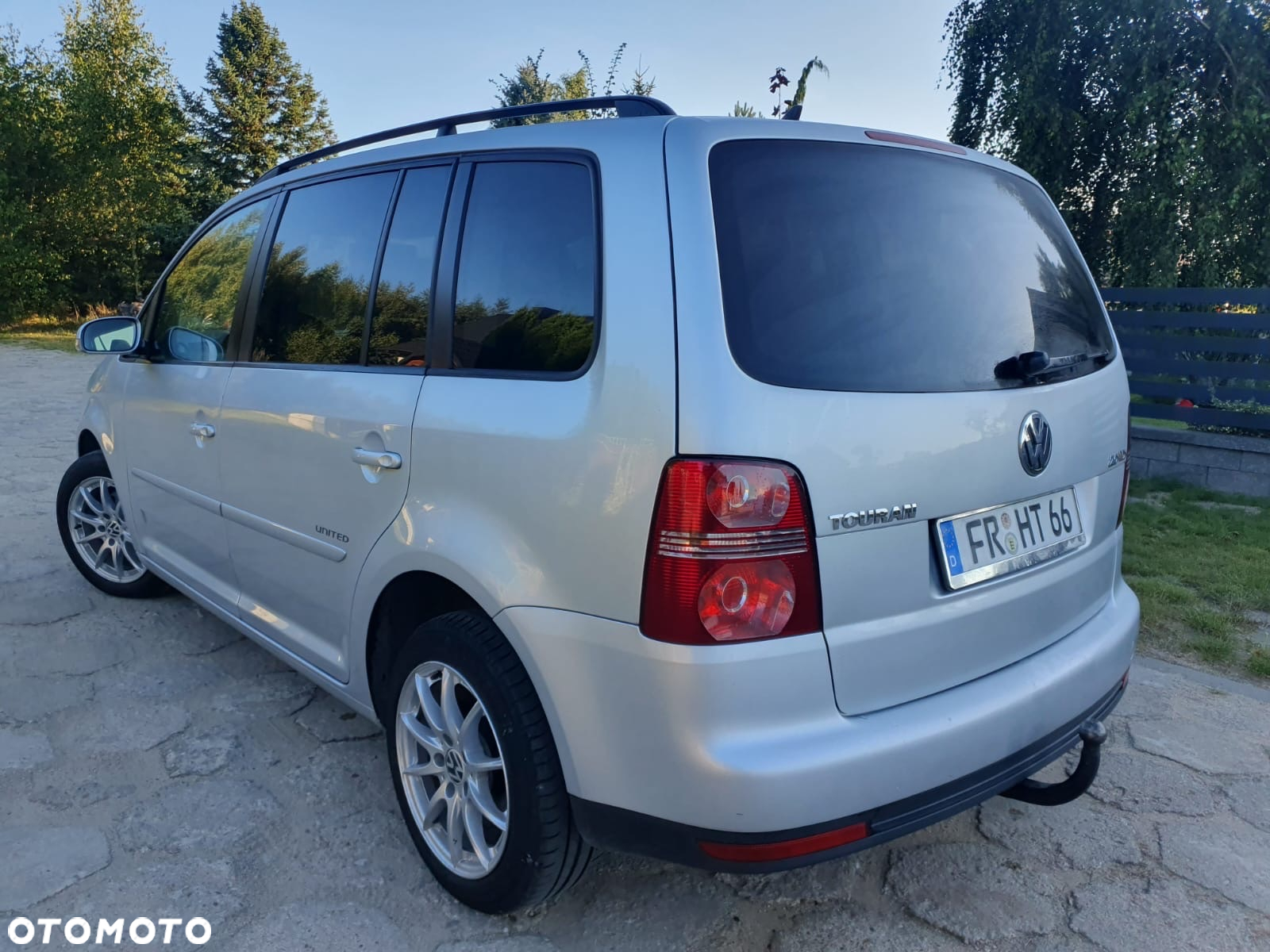 Volkswagen Touran 2.0 TDI DPF United - 3