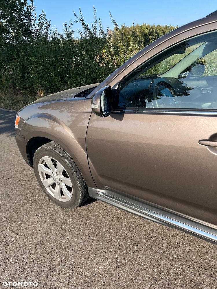 Mitsubishi Outlander 2.4 Instyle NAVI CVT - 8