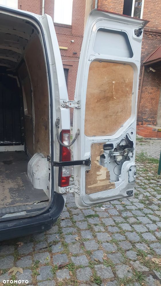 Nissan NV400 - 14