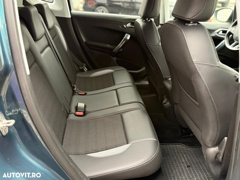 Peugeot 2008 1.2 L PureTech Allure - 24