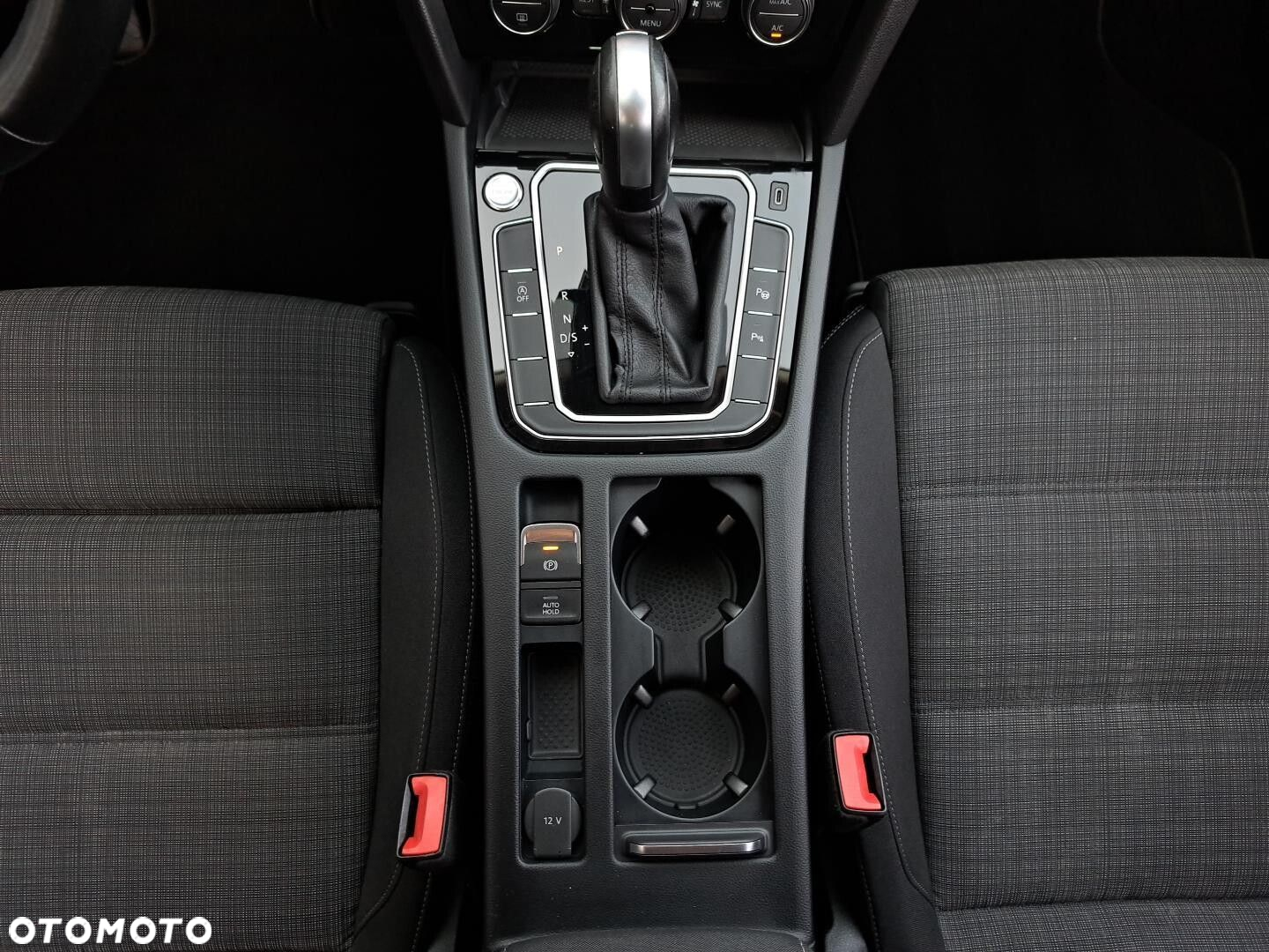 Volkswagen Passat 2.0 TDI Business DSG - 18