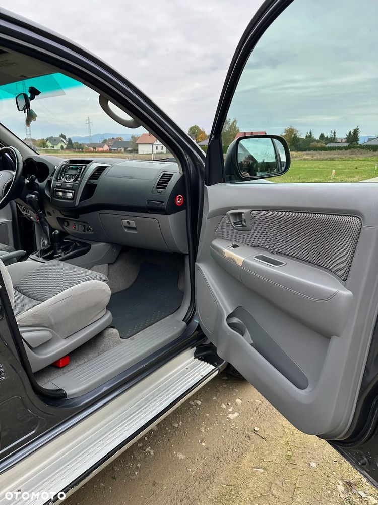 Toyota Hilux 2.5 D-4D DLX - 9