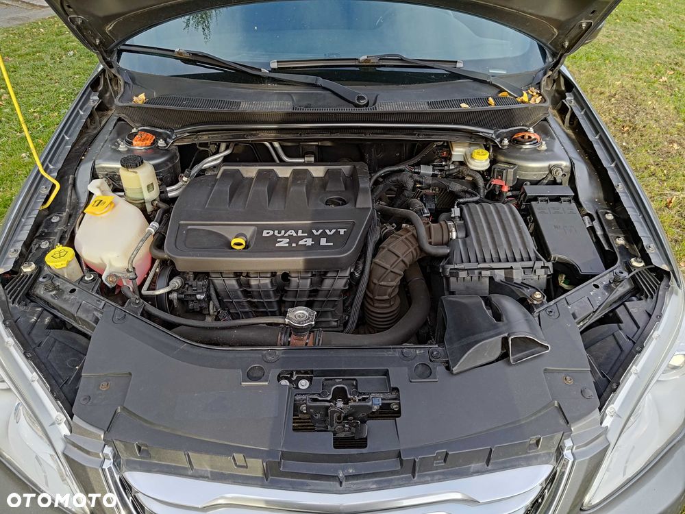 Chrysler 200 - 10