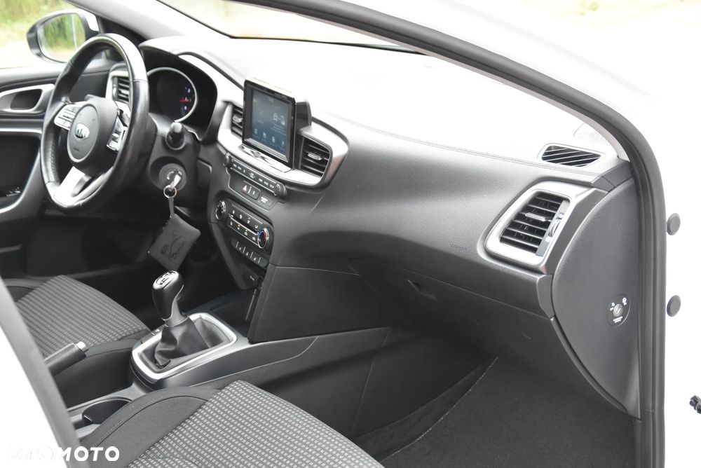 Kia Ceed 1.4 CVVT ISG Vision - 24