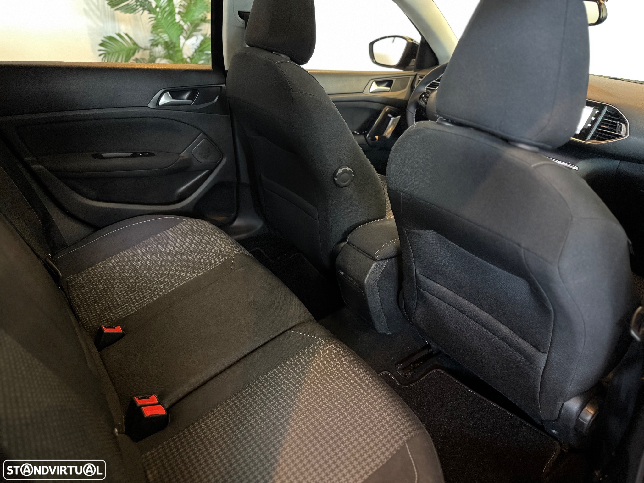 Peugeot 308 SW BlueHDi 130 EAT8 Style - 37