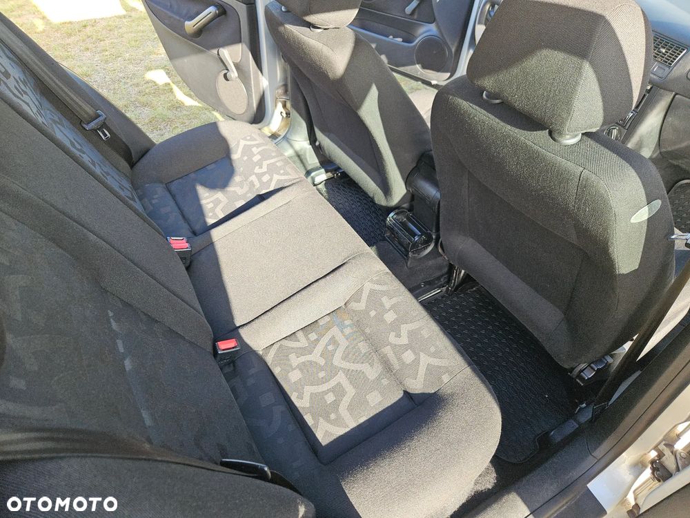 Volkswagen Golf 1.6 Basis - 24