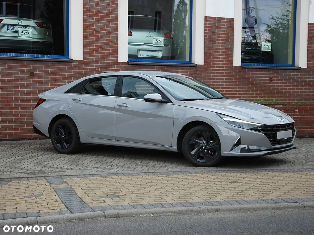 Hyundai Elantra 1.6 Smart CVT - 24