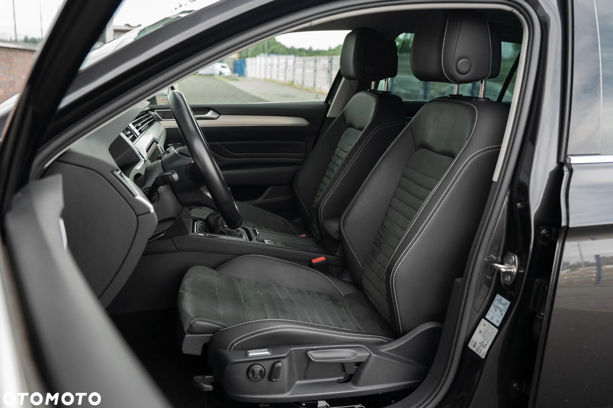 Volkswagen Passat Variant 2.0 TDI SCR BlueMotion Highline - 22
