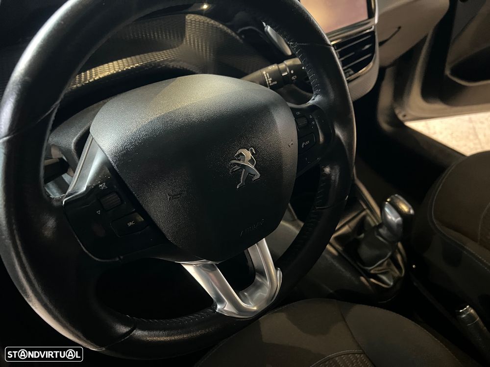 Peugeot 208 1.2 PureTech Style - 26