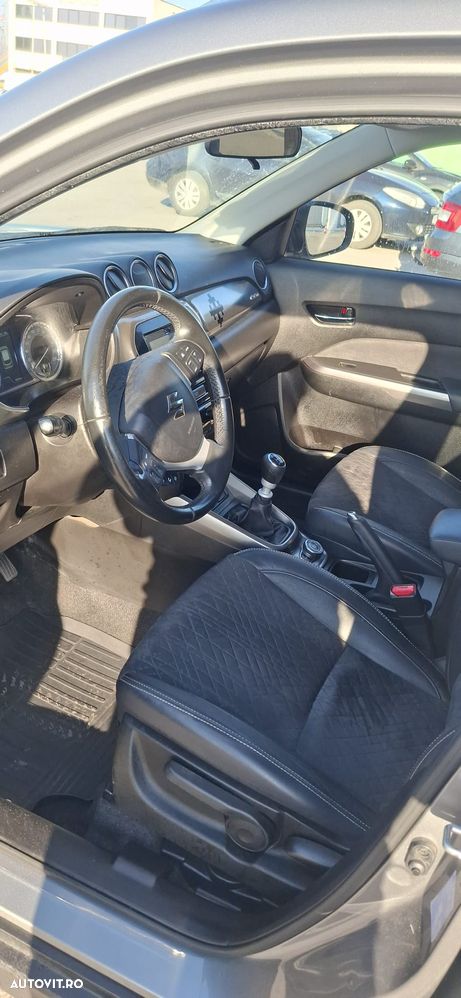 Suzuki Vitara 1.4 Boosterjet AllGrip MHEV Luxus - 3