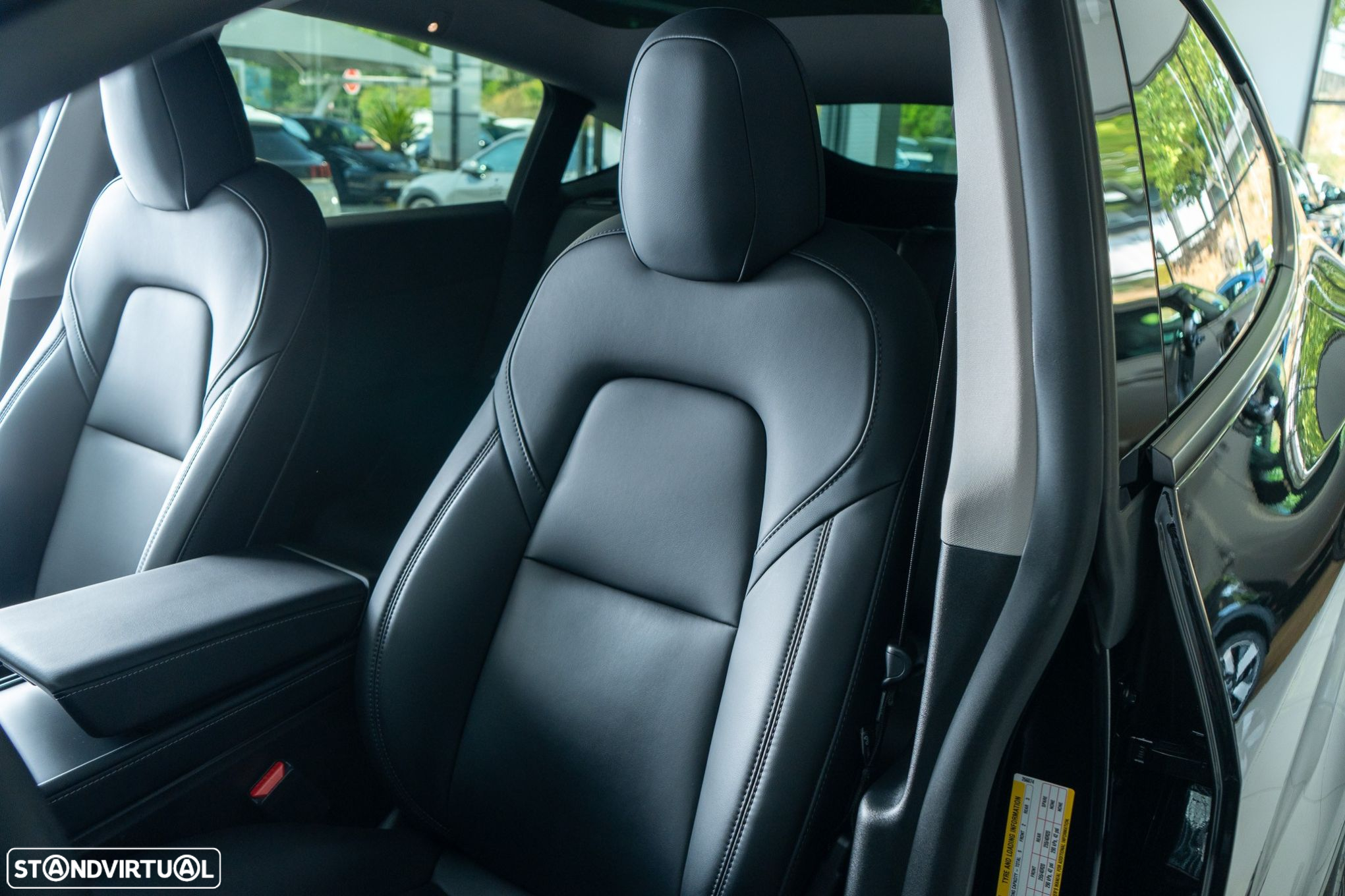 Tesla Model Y Long Range Dual Motor AWD - 8