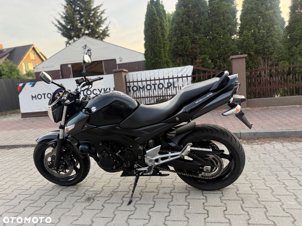 Suzuki GSR - 17