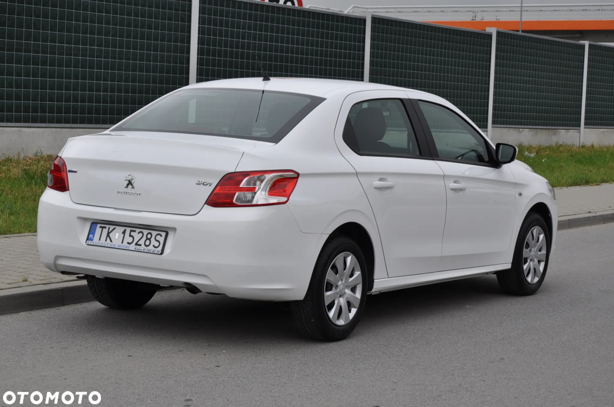 Peugeot 301 1.2 Pure Tech Access - 6
