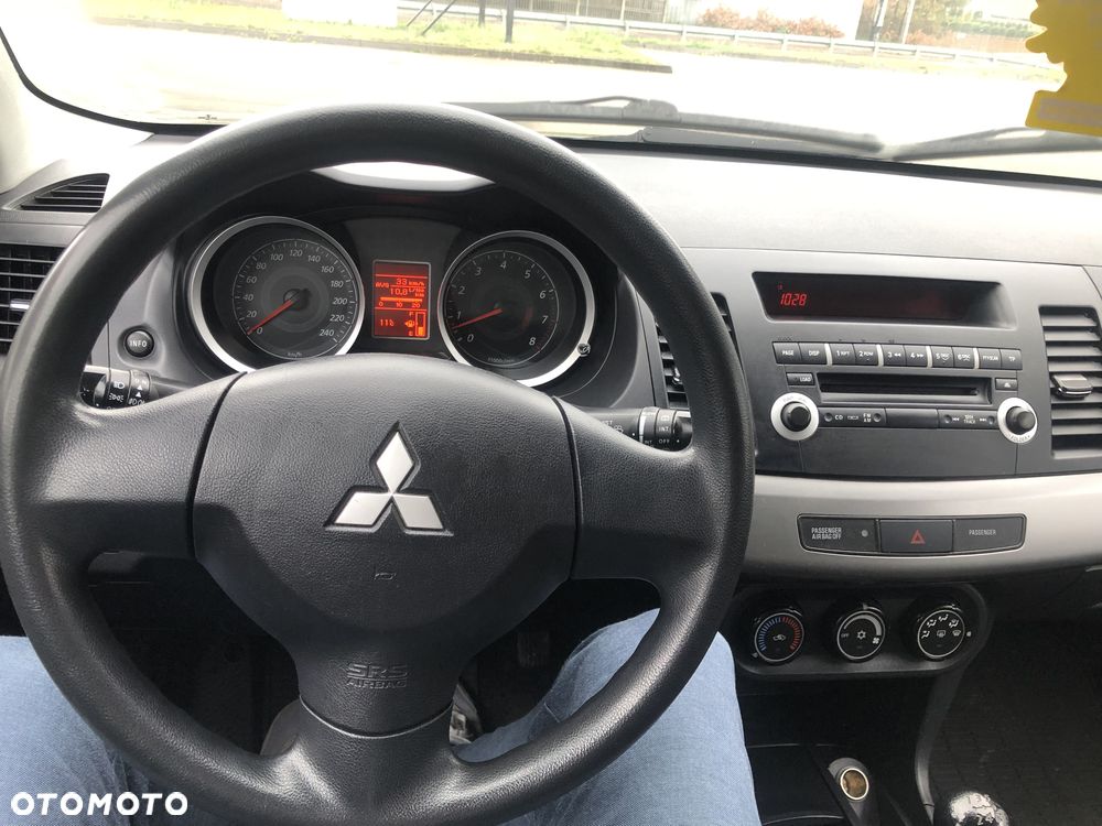 Mitsubishi Lancer 1.8 Invite - 7