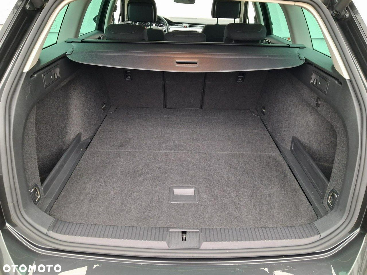 Volkswagen Passat - 12